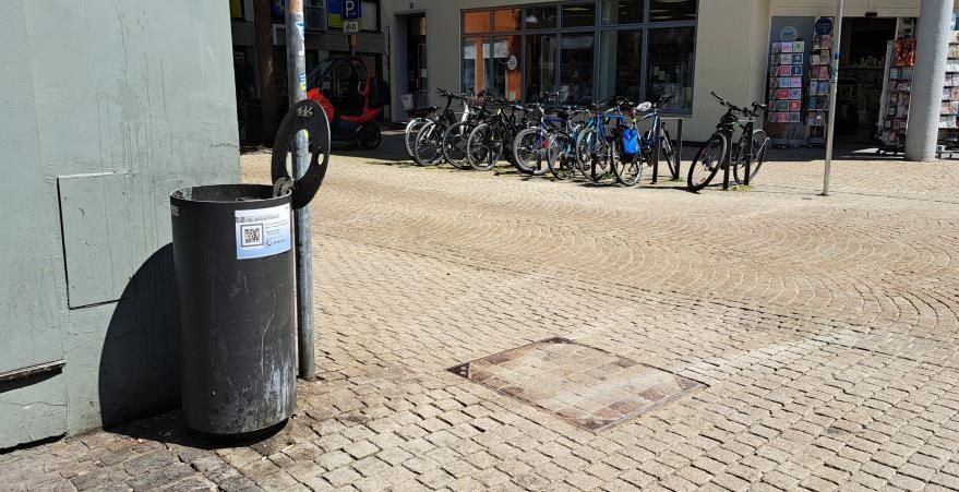 Wunder in der Hindenburgstrasse: QR Code am Mülleimer!